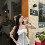 Áo cúp ngực đính nơ trắng