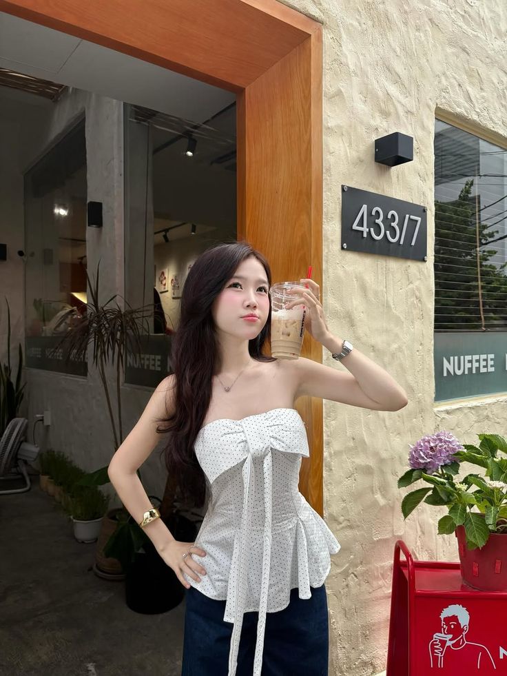 Áo cúp ngực đính nơ trắng